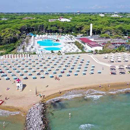 Renewed Beachfront Flat With Patio On The Ground Floor Apartamento Lignano Sabbiadoro