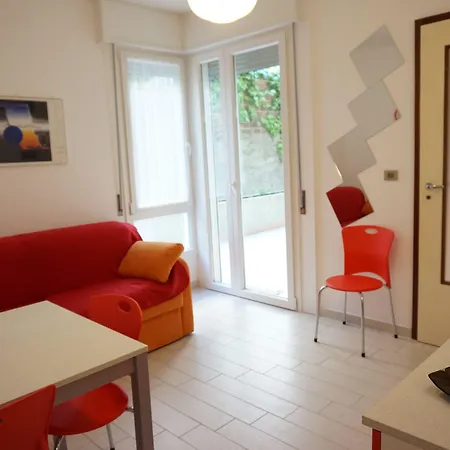 Renewed Beachfront Flat With Patio On The Ground Floor Apartamento
