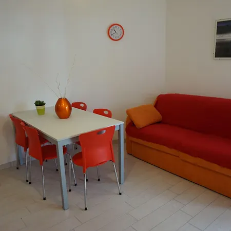 Renewed Beachfront Flat With Patio On The Ground Floor Lägenhet *